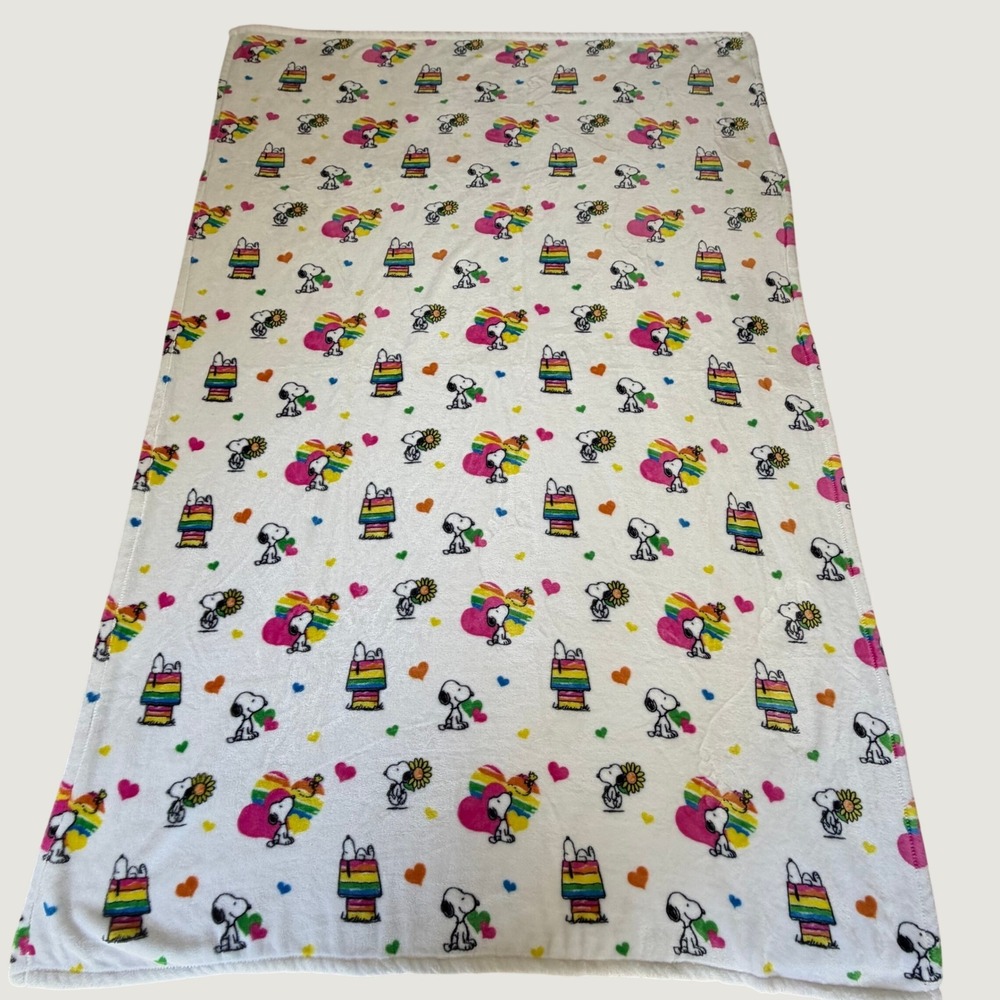 Berkshire Blanket Peanuts Snoopy Rainbow Heart Plush Blanket 72 x 98 White Multi
